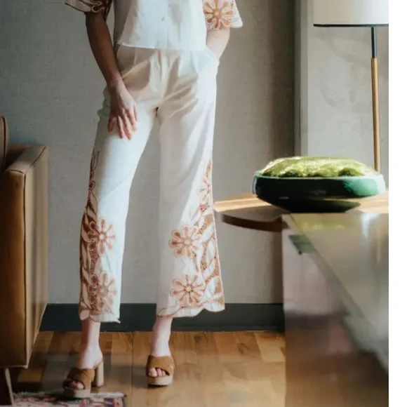 NWT Never A Wallflower Caramel Embroidery Palermo Pants - Picture 1 of 11
